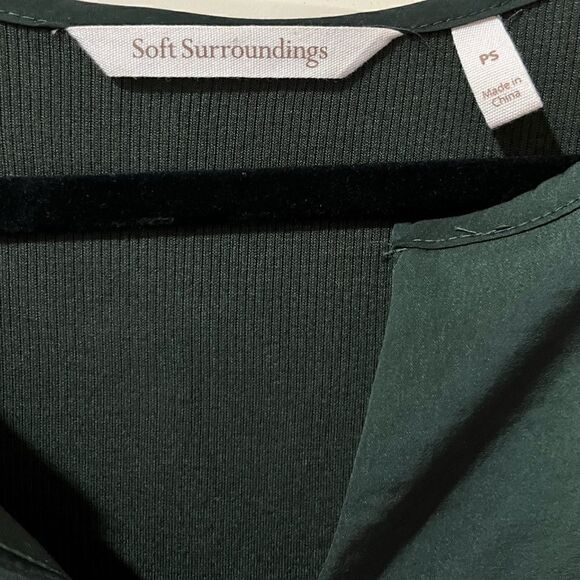 SOFT SURROUNDINGS Silky Ribbed Split Neck Shirt Top  Green Women’s Petite Small - Picture 4 of 4